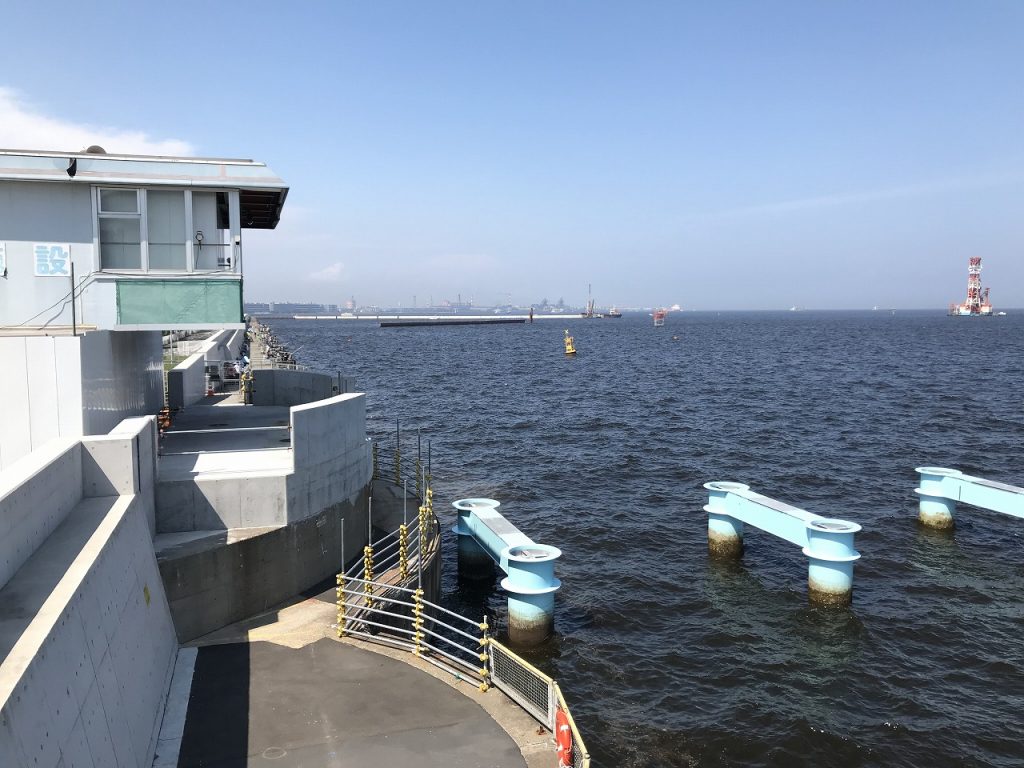 本牧海釣り施設の渡桟橋の復旧状況