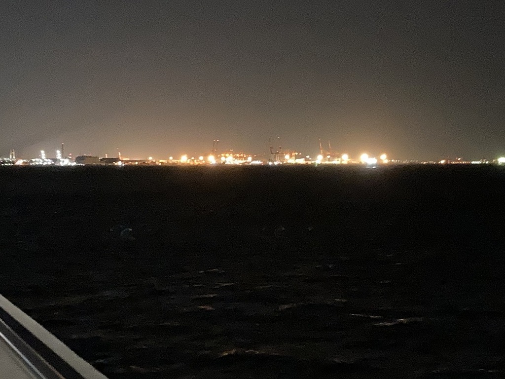 横浜市南部の堤防からの夜景